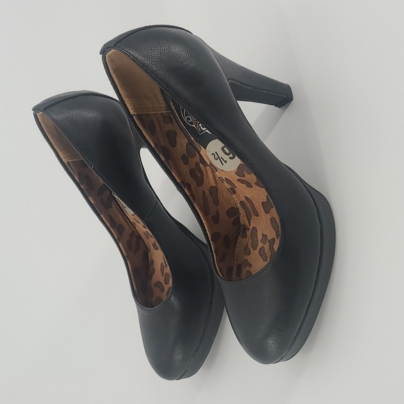 Unlisted by Kenneth Cole Black Heels - Picture 1 of 12